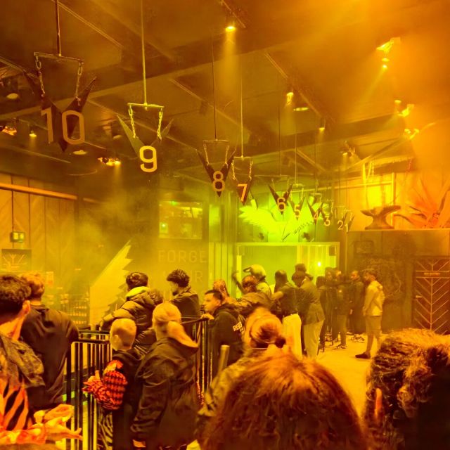 Happy Halloween! The Hyperia station looks gloriously golden at night! 🤩