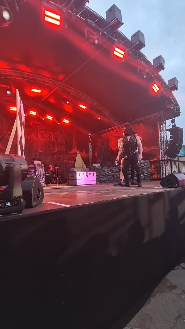 Knife throwing whilst blindfolded! All that and more in the Hells Angels show, by @jamiedouble and @charleeoak in Lucifer's Lair @thorpeparkofficial #frightnights #thorpepark